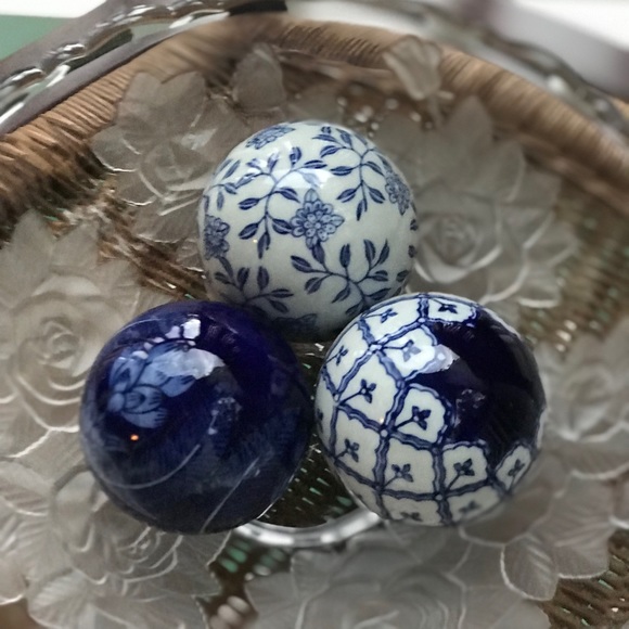 Vintage blue & white ceramic chinoiserie orbs - set of 3 - grandmillennial - Picture 6 of 7